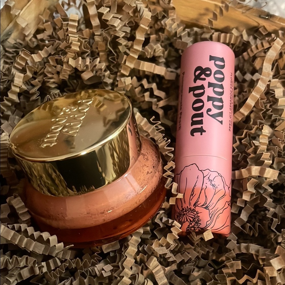 Poppy & Pout Lip Scrub & Balm Duo in Pomegranate Peach